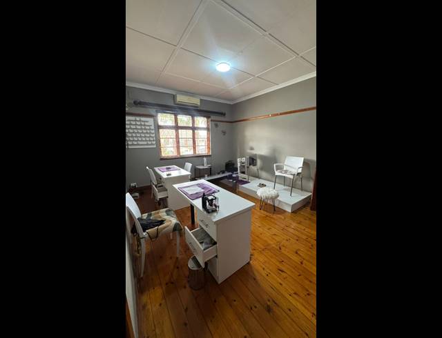 48M² BUSINESS TO LET IN SCOTTSVILLE